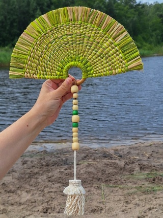 Wachlarz ręcznie pleciony z junco (LIMONKA)