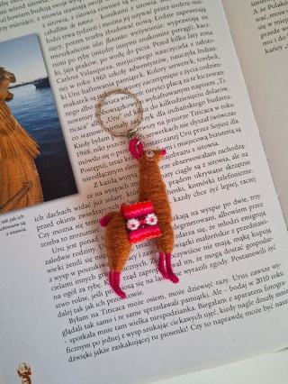 Brelok lama brązowy