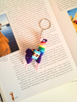 Brelok lama fioletowy