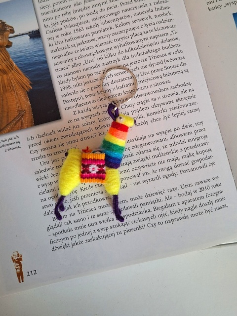 Brelok lama żółty