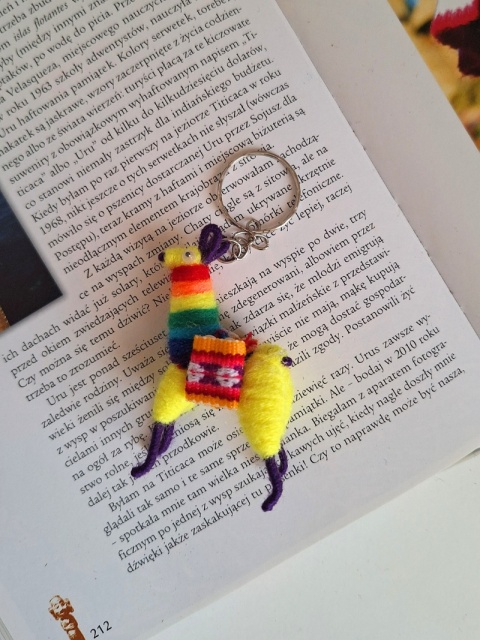 Brelok lama żółty