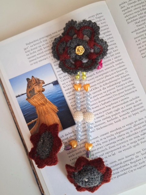 Gumka do włosów crochet wełniana z kwiatem boho – rękodzieło Peru