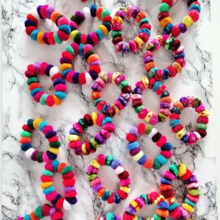 Gumka do włosów pompony boho | scrunchie