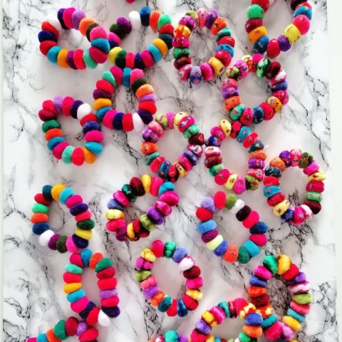 Gumka do włosów pompony boho | scrunchie