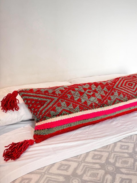 Poszewka dekoracyjna z Peru – ręcznie tkana, wełna naturalna