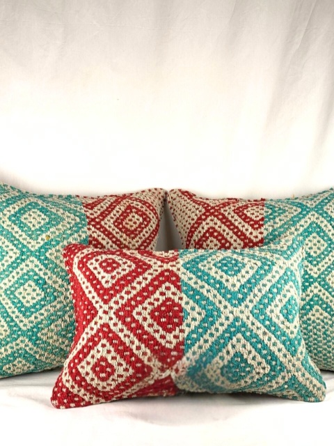 Poszewka dekoracyjna z Peru – ręcznie tkana, wełna naturalna