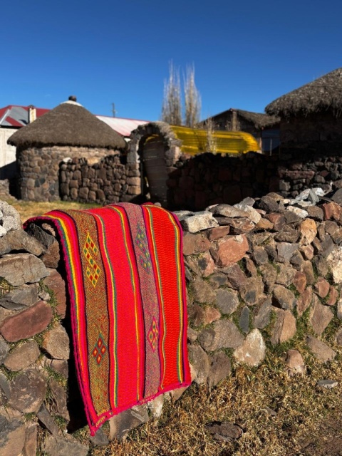 Ręcznie tkany dywan z wełny owczej