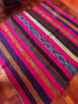 Ręcznie tkany dywan z wełny owczej