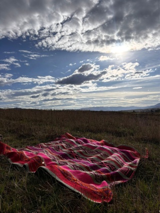 Ręcznie tkany dywan z wełny owczej