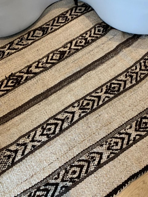 Ręcznie tkany dywan z wełny owczej