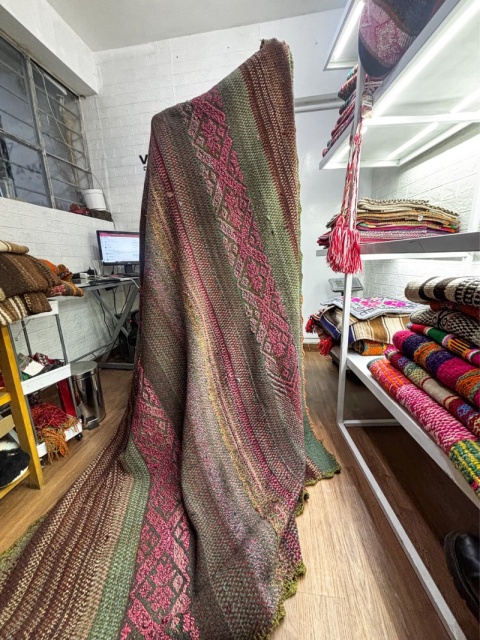 Ręcznie tkany dywan z wełny owczej