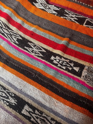 Ręcznie tkany dywan z wełny owczej