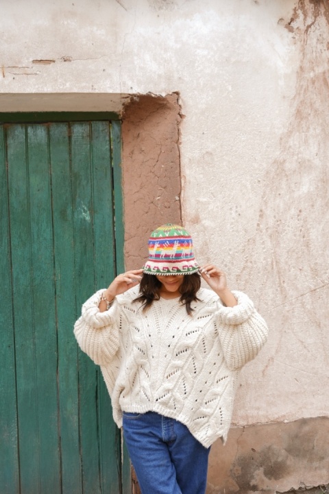 Kapelusz bucket z wełny wykonany na szydełku