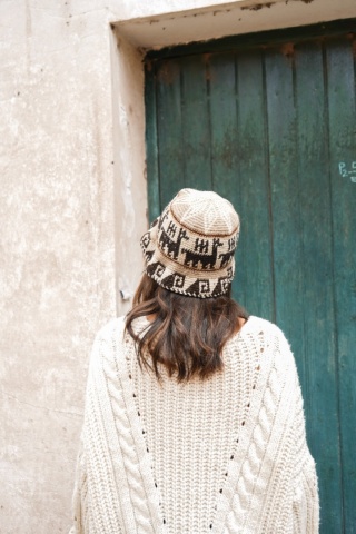 Kapelusz bucket z wełny wykonany na szydełku