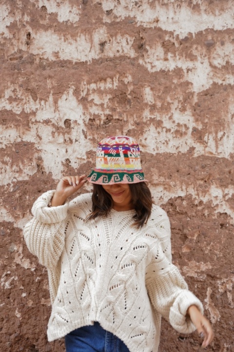 Kapelusz bucket z wełny wykonany na szydełku