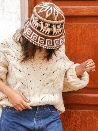 Kapelusz bucket z wełny wykonany na szydełku