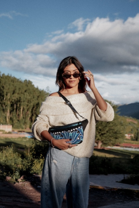 Torebka nerka z haftem