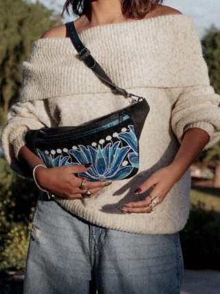 Torebka nerka z haftem