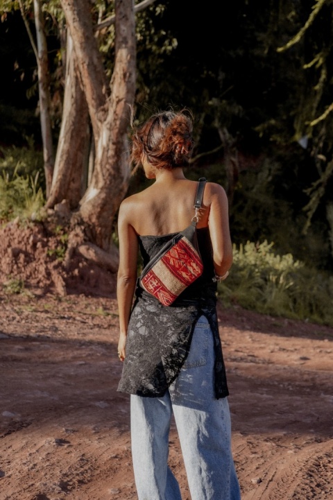 Torebka nerka z haftem